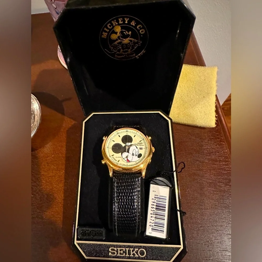 EUC Men's Disney Seiko Mickey Mouse Chronograph Date Alarm Watch & Original Box